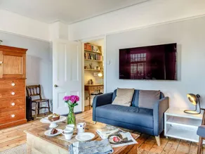 Fully equipped charming cottage with garden | Water view | Close to the beach | Pets are welcome - Image 5