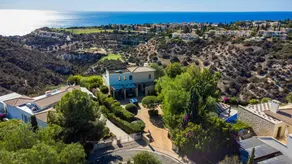 Atractiva villa apta para niños con barbacoa, piscina privada y jardín | Vistas al mar - Image 2