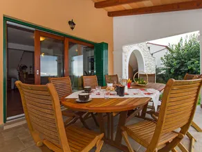 Holiday home with pool, terrace & garden - Image 5