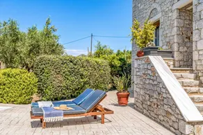 Villa con terrazza, piscina privata e griglia - Image 4