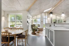 Holiday home with barbeque & terrace | Sea view - Image 4