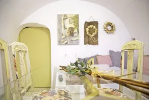Flat with terrace & garden - Image 5