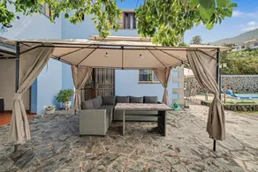 Ferienhaus mit Terrasse, Garten und privatem Pool | Meerblick - Image 2