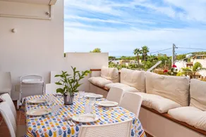 Villa 'Vacanze Serene' with Sea View, Wi-Fi, and Air Conditioning - Image 2