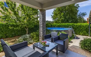 House with terrace, barbeque & private pool - Image 3