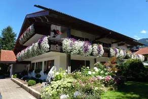 Fully equipped lovely holiday home with barbecue & garden | Dogs allowed - Image 2