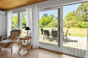 Holiday home with terrace - Image 4