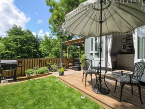 Cottage with hot tub & garden - Image 5
