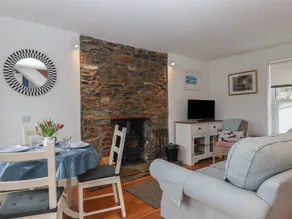 The Garden Cottage - Elevated position, wonderful views over Dartmouth, beautiful garden - Image 2
