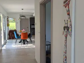 Refined holiday home with terrace and shared pool - Image 5