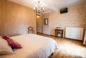 Bed and Breakfast 'Chambre Tulipes' with Shared Garden and Wi-Fi - Image 3