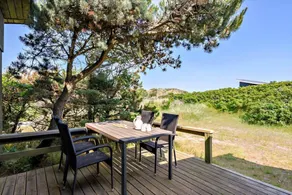 Holiday home with barbecue & terrace - Image 3