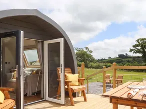 Cottage with jacuzzi & garden - Image 5