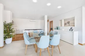 Appartement de vacances avec jacuzzi, piscine et jardin | Vue jardin - Image 2