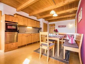 Child-friendly lovely apartment with garden, terrace & pool | Lake view - Image 2