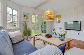 Holiday home with garden, BBQ & terrace | Beach nearby | Pets are welcome - Image 4