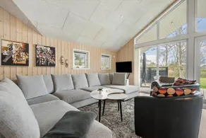 Child-friendly spacious holiday home with terrace, sauna & jacuzzi - Image 3