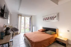 Charming dedicated room with garden, pool & hot tub | Mountain view - Image 5