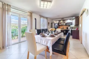 Holiday home with private pool, barbeque & garden | Sea view - Image 4