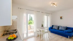 Flat with garden & BBQ | Sea view - Image 5