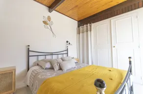 Chalet Cottage 50 m from Lake with View, Private Terrace, and Wi-Fi - Image 5