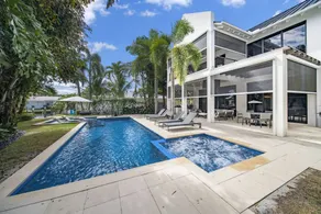 803, 4 Bed 4 Bath Luxury home close to Atlantic Ave - Image 4