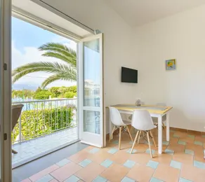 Family-friendly holiday apartment with terrace | Beach nearby | Dogs allowed - Image 2