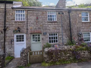 Cottage with garden - Image 2