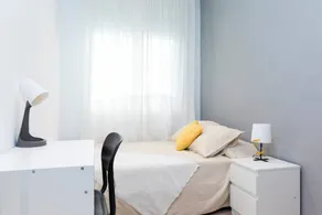 Private room | Close to Carmen Gate - Image 2
