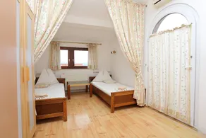 Apartments and rooms by the sea Nemira - Omis - 2781 - Image 2