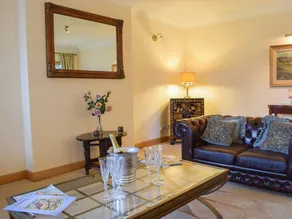 Cottage with garden & barbecue | River view - Image 3