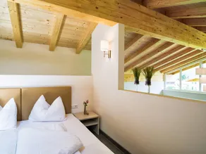 Apartment with sauna, garden & terrace - Image 5