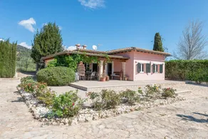 Child-friendly villa with barbecue, private pool & terrace - Image 4