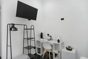 Black and White Guesthouse - Image 4