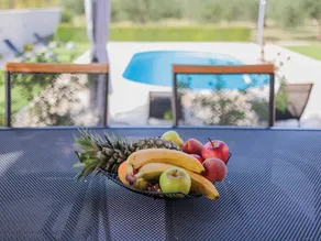 Fully equipped holiday home with BBQ, garden & private pool - Image 4