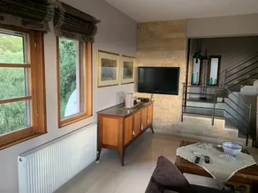 Villa avec jardin, barbecue et terrasse | Vue ville - Image 3