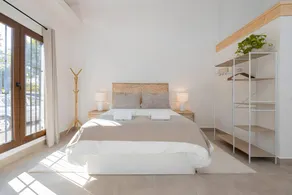 Merveilleux studio entièrement équipé avec internet haut débit | Vue ville | À côté de la plage - Image 2