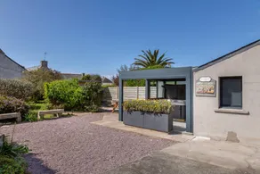 Holiday Home 'Penty À Deux pas de la Mer' with Private Garden and Spa - Image 2