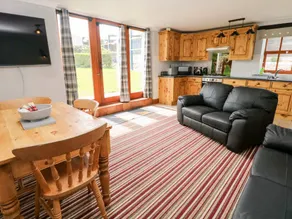 Family-friendly wonderful cottage with garden | Pets allowed - Image 3