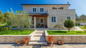 Fully equipped pleasant holiday home with pool, terrace & BBQ - Image 3