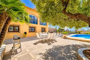 Fully equipped villa with barbecue, terrace & private pool | Pet-friendly - Image 5