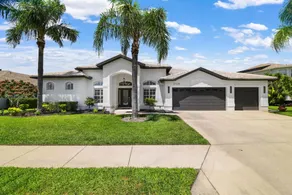 Bungalow with private pool & BBQ | Lake view - Image 2