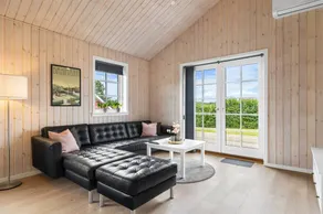 Holiday home with terrace, barbeque & garden - Image 4