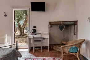 Zimmer 'Ulivo mit Garten' mit Bergblick, WLAN und Klimaanlage - Image 4
