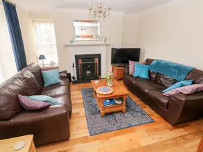 Child-friendly wonderful cottage with garden - Image 2