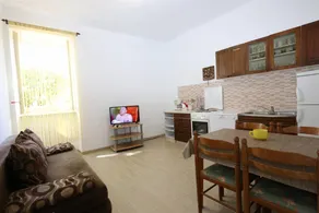 Flat with terrace & barbecue | Garden view - Image 4