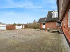 Holiday home with BBQ, private pool & hot tub - Image 3