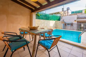 Children-friendly villa with terrace, barbecue & private pool - Image 4