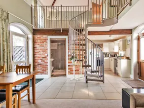 Child-friendly cottage with garden | River view | Dogs allowed - Image 5