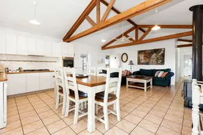 Luxurious Cabin Getaway with Spacious Veranda near Mudgee, New South Wales - Image 3